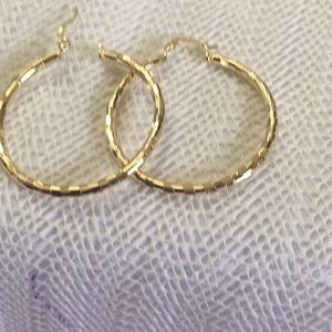 Round earrings